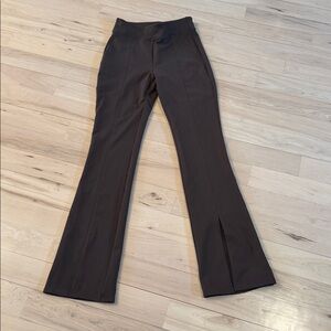 Alo Yoga- Airbrush, high-waist Flare flutter leggings-XS-Athletic-Athleisure